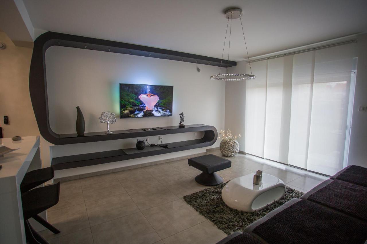 Apartment Plaza ----Wallbox 11Kw 16A ----- Private Spa- Jacuzzi, Infrared Sauna, Luxury Massage Chair, Parking, Entry With Pin 0 - 24H, Free Cancellation 24 Hours Before Check In Slavonski Brod Luaran gambar