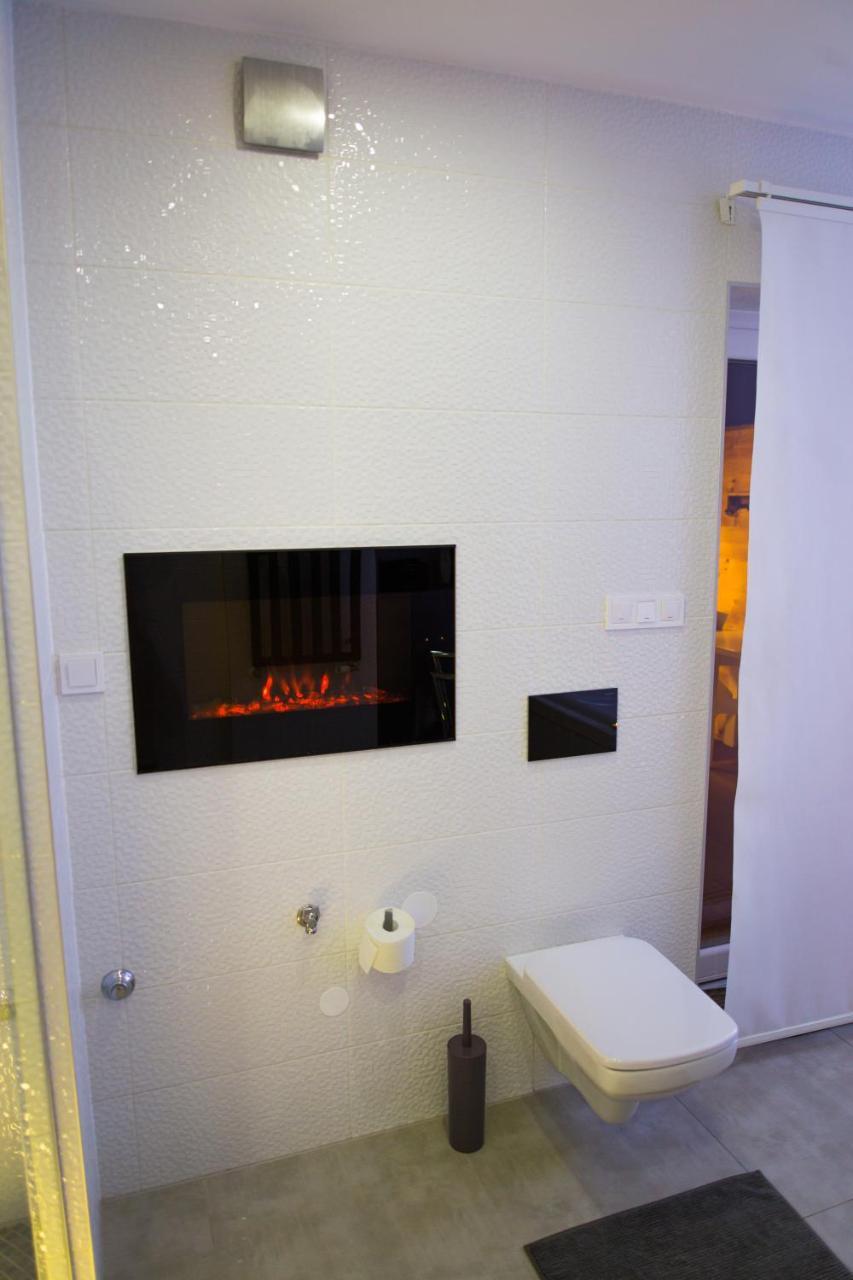 Apartment Plaza ----Wallbox 11Kw 16A ----- Private Spa- Jacuzzi, Infrared Sauna, Luxury Massage Chair, Parking, Entry With Pin 0 - 24H, Free Cancellation 24 Hours Before Check In Slavonski Brod Luaran gambar