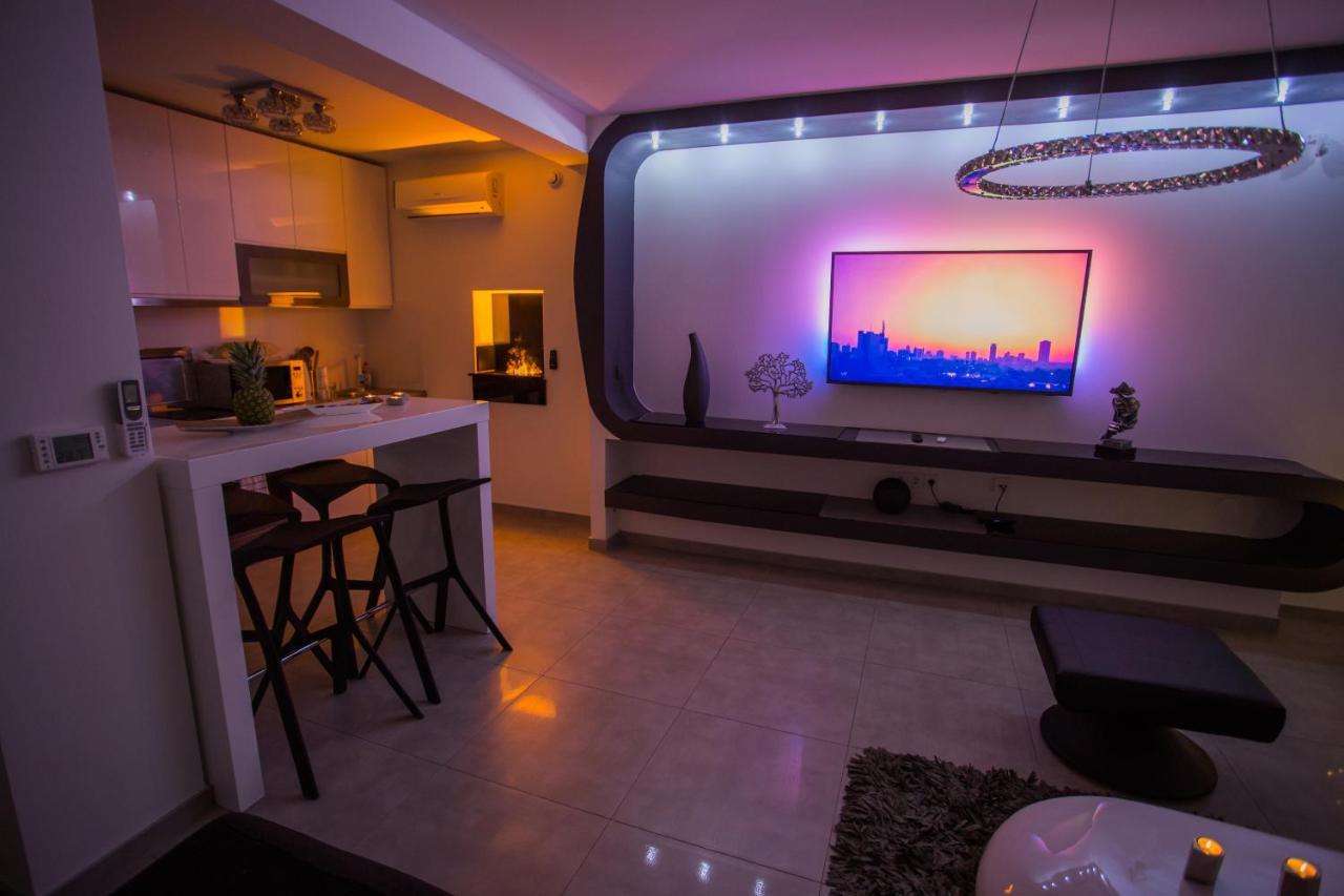 Apartment Plaza ----Wallbox 11Kw 16A ----- Private Spa- Jacuzzi, Infrared Sauna, Luxury Massage Chair, Parking, Entry With Pin 0 - 24H, Free Cancellation 24 Hours Before Check In Slavonski Brod Luaran gambar