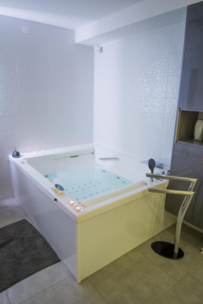 Apartment Plaza ----Wallbox 11Kw 16A ----- Private Spa- Jacuzzi, Infrared Sauna, Luxury Massage Chair, Parking, Entry With Pin 0 - 24H, Free Cancellation 24 Hours Before Check In Slavonski Brod Luaran gambar