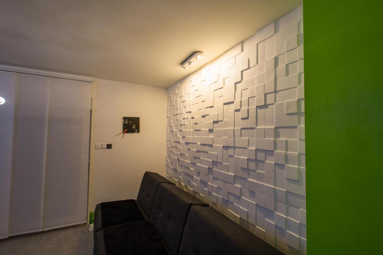Apartment Plaza ----Wallbox 11Kw 16A ----- Private Spa- Jacuzzi, Infrared Sauna, Luxury Massage Chair, Parking, Entry With Pin 0 - 24H, Free Cancellation 24 Hours Before Check In Slavonski Brod Luaran gambar