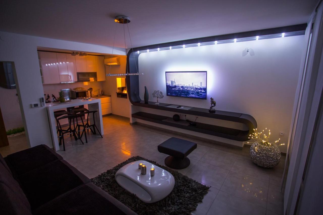 Apartment Plaza ----Wallbox 11Kw 16A ----- Private Spa- Jacuzzi, Infrared Sauna, Luxury Massage Chair, Parking, Entry With Pin 0 - 24H, Free Cancellation 24 Hours Before Check In Slavonski Brod Luaran gambar