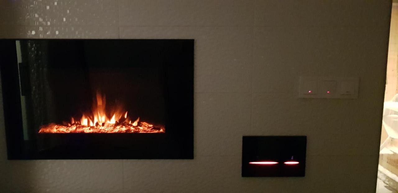 Apartment Plaza ----Wallbox 11Kw 16A ----- Private Spa- Jacuzzi, Infrared Sauna, Luxury Massage Chair, Parking, Entry With Pin 0 - 24H, Free Cancellation 24 Hours Before Check In Slavonski Brod Luaran gambar