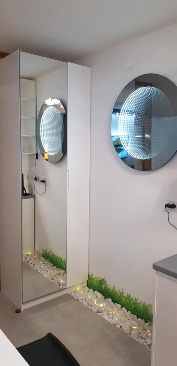 Apartment Plaza ----Wallbox 11Kw 16A ----- Private Spa- Jacuzzi, Infrared Sauna, Luxury Massage Chair, Parking, Entry With Pin 0 - 24H, Free Cancellation 24 Hours Before Check In Slavonski Brod Luaran gambar